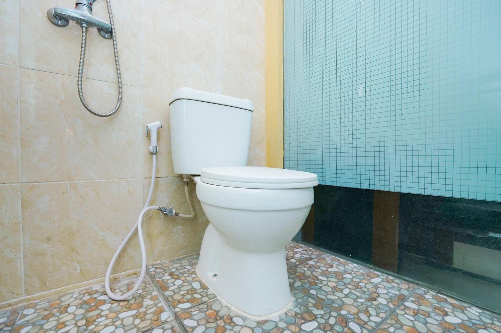 Oyo Life 2309 Kost Si Mbok Vivi Otel Surabaya Dış mekan fotoğraf